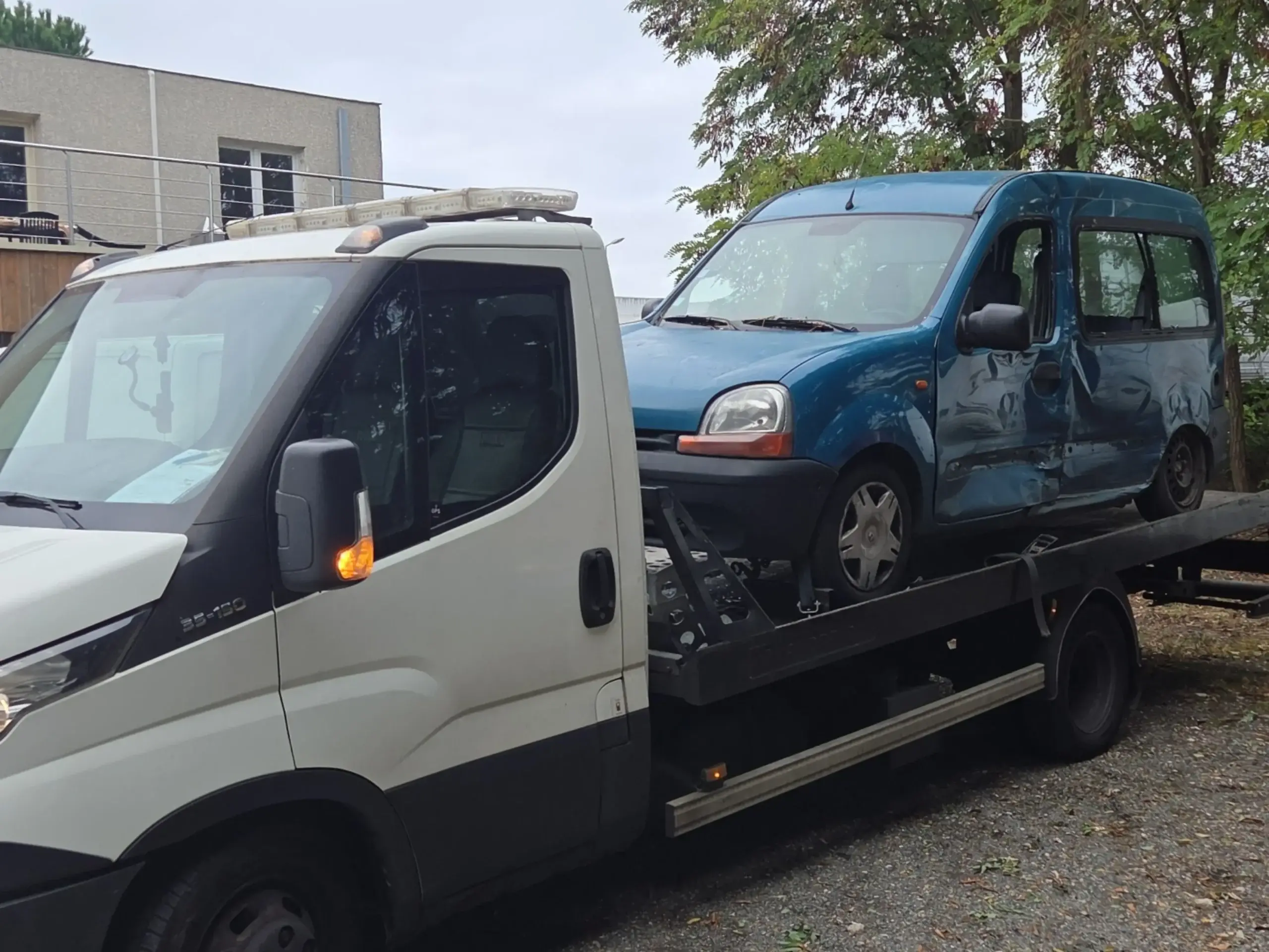 Véhicule accidenté pris en charge — épaviste agréé VHU