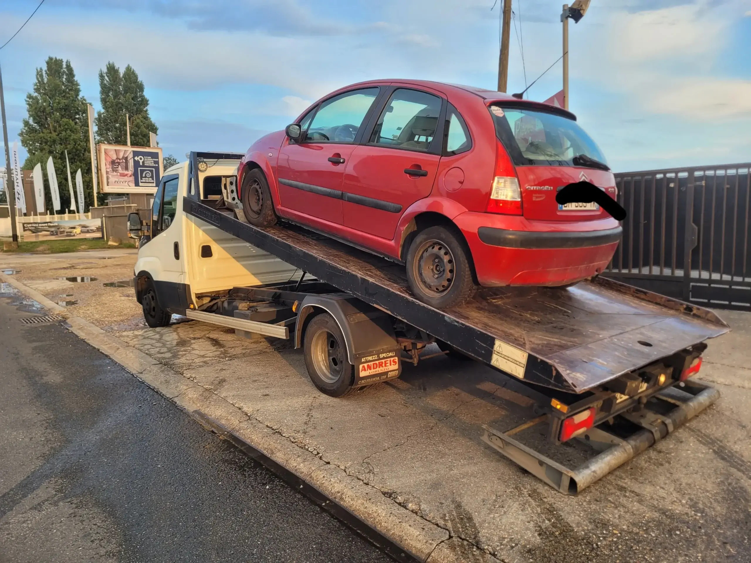 Citroën C3 rouge — intervention crépuscule Seine-et-Marne