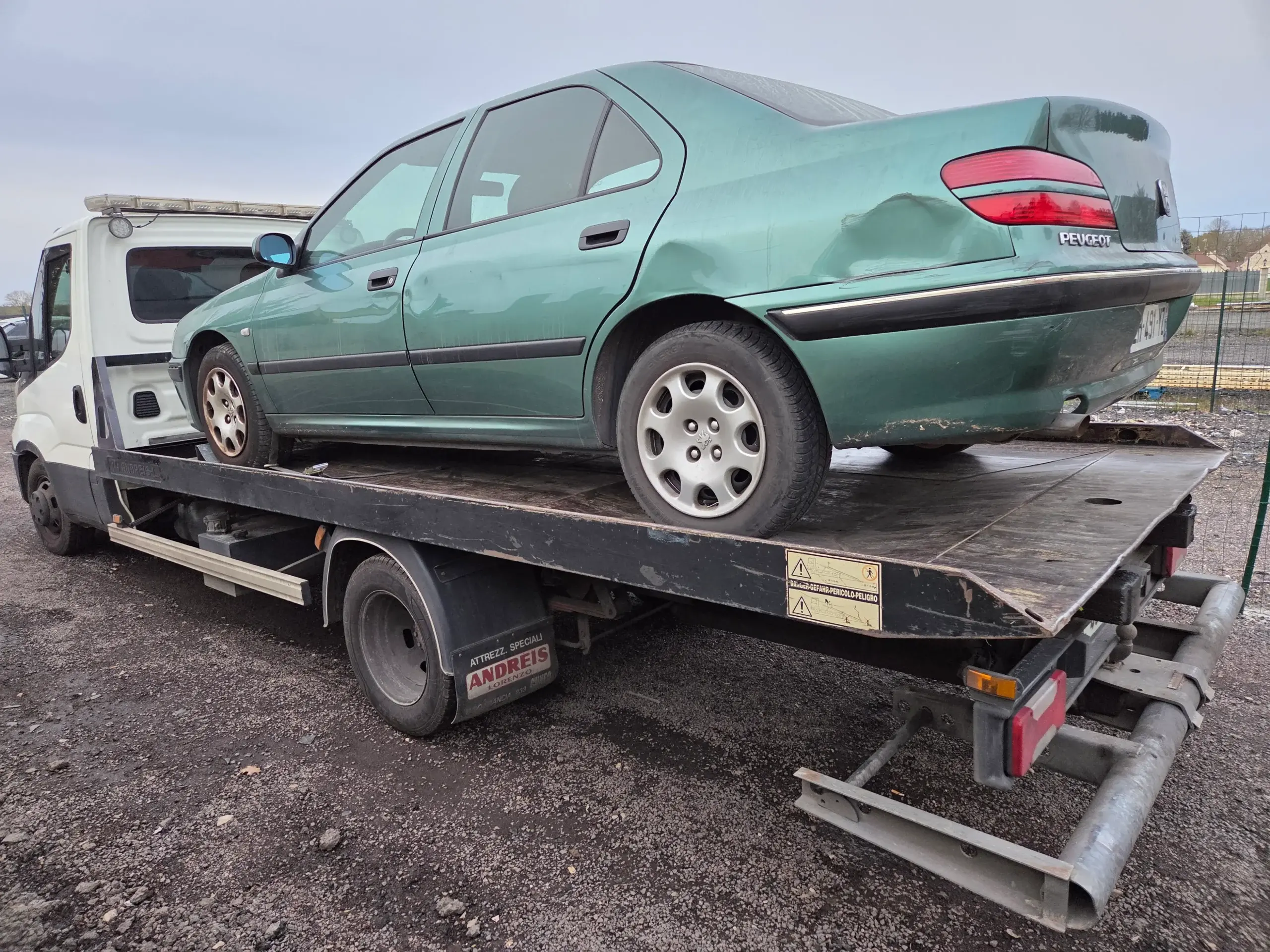 Peugeot 406 sur plateau — épaviste Seine-et-Marne